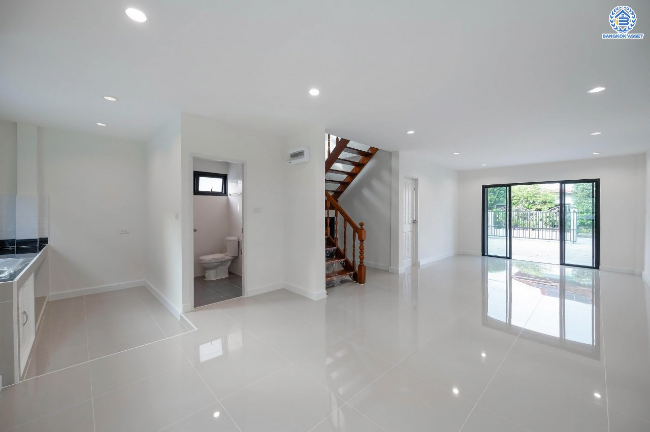 บ้านมือสองตกแต่งใหม่ โครงการ มณียา3 รัตนาธิเบศร์-ท่าอิฐ แบรนด์ Property Perfect หลังใหญ่ เนื้อที่ 61.3 ตร.ว. ฟังก์ชันครบ 3 ห้องนอน 2 ห้องน้ำ 1 ห้องอเนกประสงค์ 3 ที่จอดรถ บนทำเลเชื่อมต่อถนนรัตนาธิเบศร์ และถนนราชพฤกษ์ ใจกลาง 2 เซ็นทรัลฯ ใกล้ MRT "สถานีบางรักน้อยท่าอิฐ" และทางด่วน "งามวงศ์วาน"